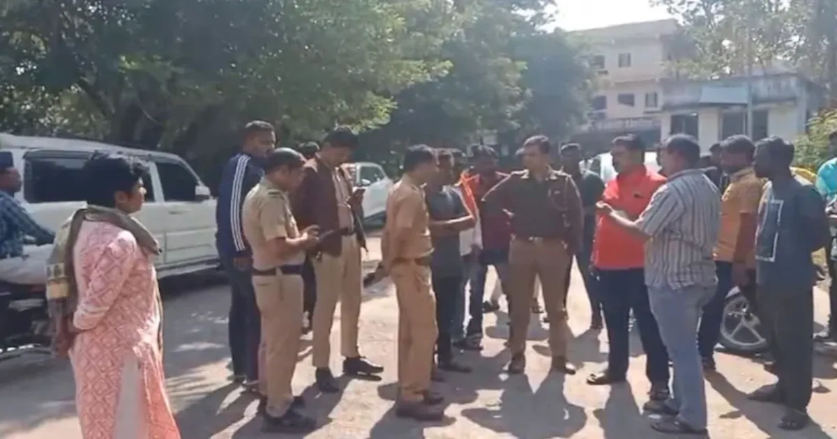 स्कूल की इमारत से कूदी 13 साल की छात्रा, पिता ने शिक्षकों पर प्रताड़ना का आरोप लगाया