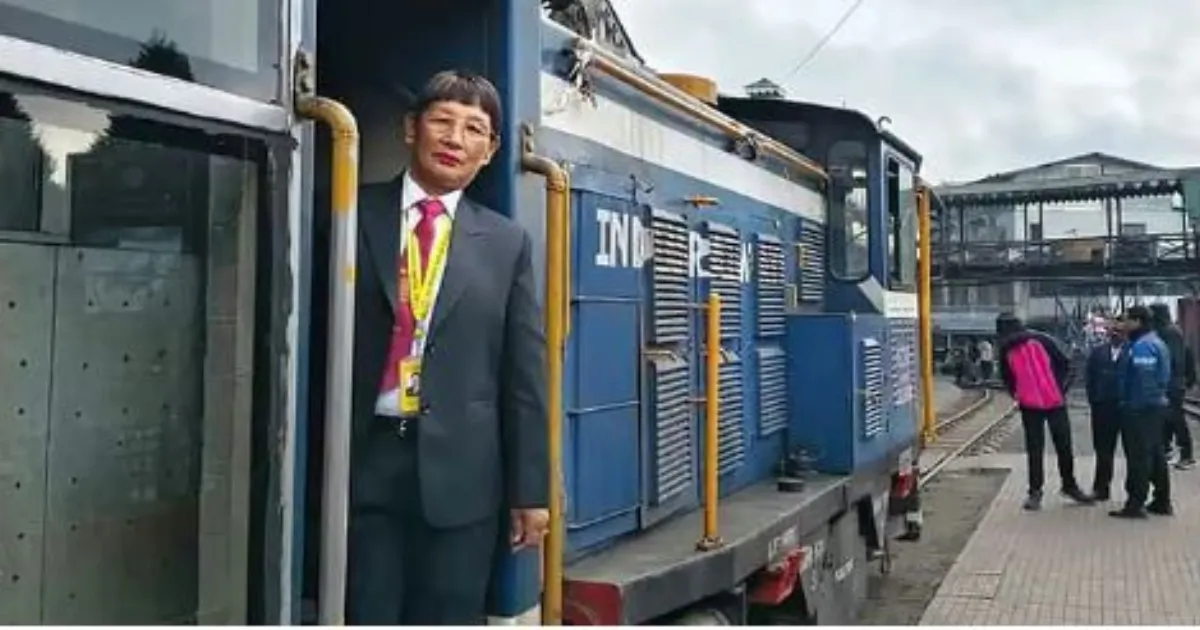 145 वर्षों में दार्जिलिंग टॉय ट्रेन में पहली महिला टीटीई बनीं