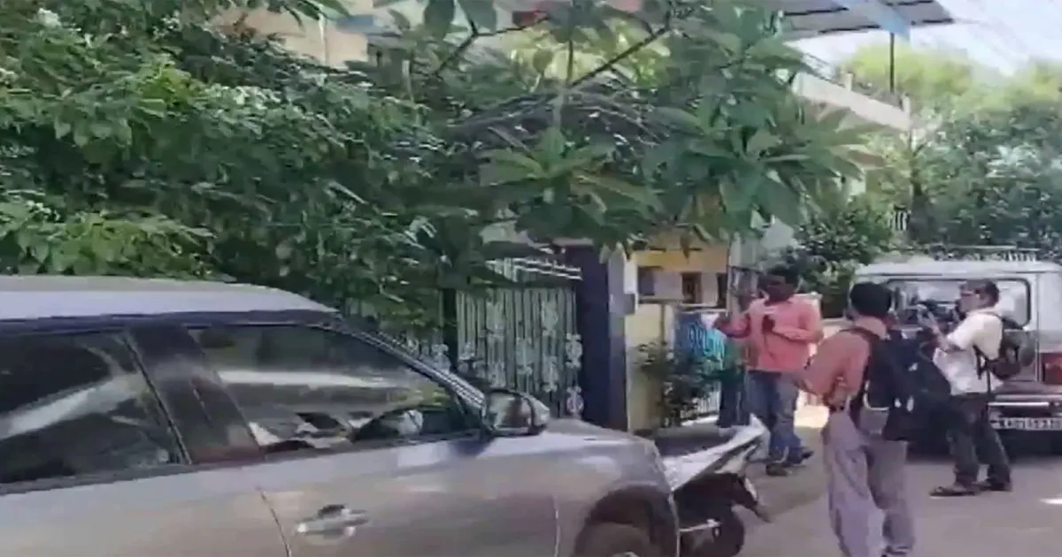 कर्नाटक लोकायुक्त की राज्यभर में एक साथ छापेमारी, आय से अधिक संपत्ति मामले में जांच तेज
