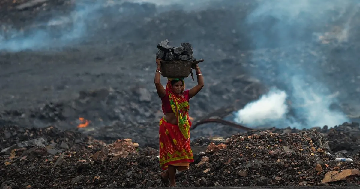 जुलाई में कोर सेक्टर की वृद्धि घटी 2% पर, जीवाश्म ईंधनों में गिरावट लेकिन स्टील और सीमेंट में बढ़ोतरी