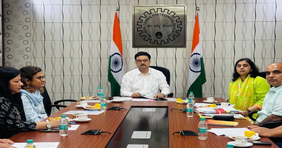 एआईसीटीई ने शुरू किए मिटैक्स ग्लोबलिंक रिसर्च इंटर्नशिप 2027 के आवेदन, 300 भारतीय छात्रों को मिलेगा कनाडा में अवसर