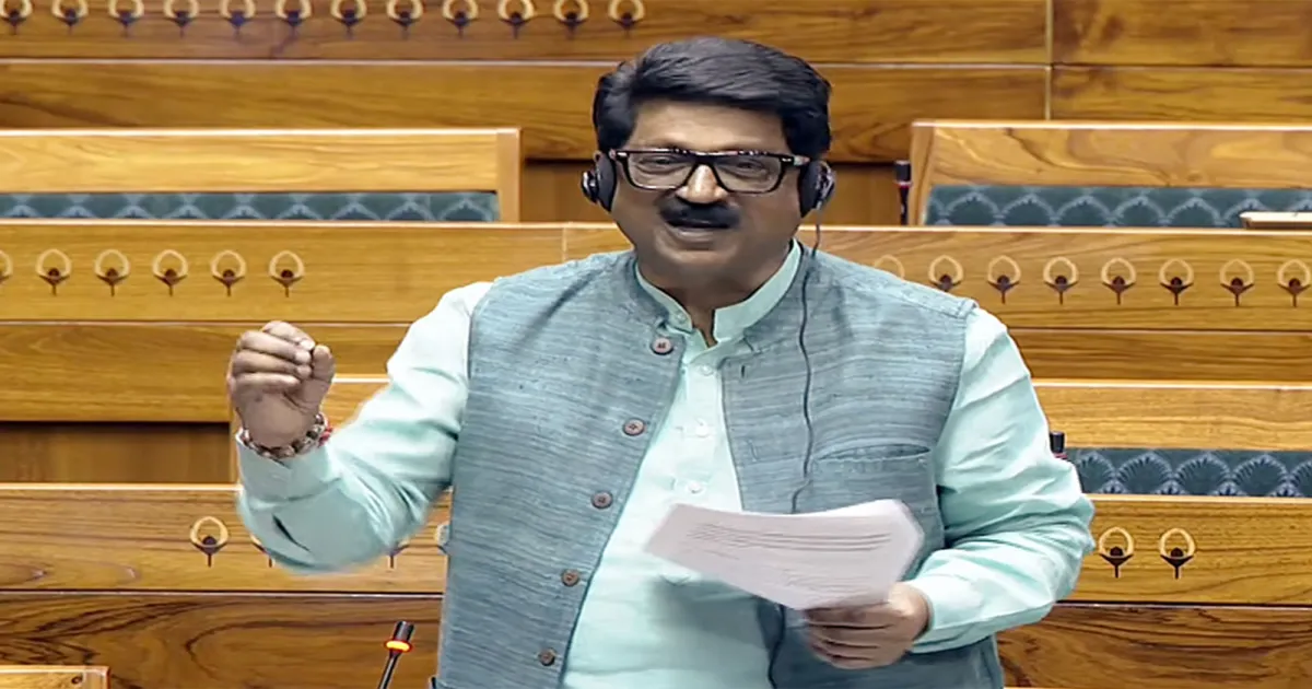 शिवसेना यूबीटी सांसद अरविंद सावंत ने लोकसभा में उठाया दारुखाना ध्वस्तीकरण का मुद्दा, विस्थापित परिवारों को दोबारा बसाने की मांग
