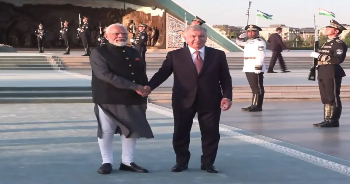 प्रधानमंत्री मोदी उज्बेकिस्तान पहुंचे, राष्ट्रपति मिर्जियोयेव से रणनीतिक संबंध मजबूत करने पर होगी बातचीत