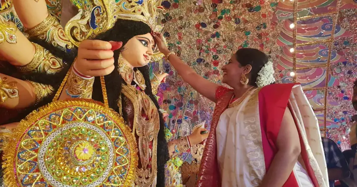 दुर्गा पूजा में नॉन-वेज सिर्फ खाना नहीं, बंगाल में भोग की परंपरा है
