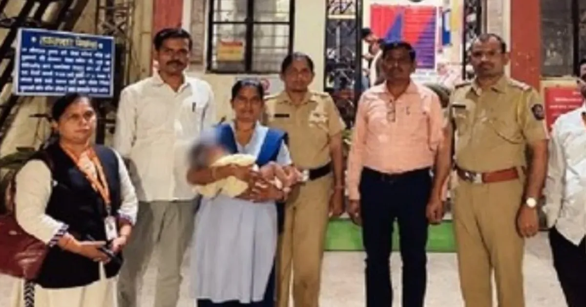 छत्रपति संभाजीनगर में माता-पिता ने एक महीने के बच्चे को बेचा, गहने और स्मार्टफोन खरीदे