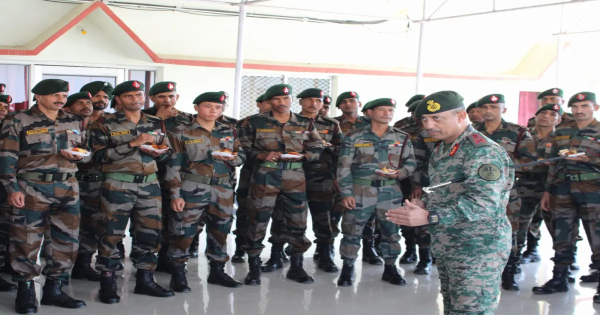 असम राइफल्स के डीजी लेफ्टिनेंट जनरल विकास लखेरा ने मणिपुर के काकचिंग में सुरक्षा तैयारियों का लिया जायज़ा