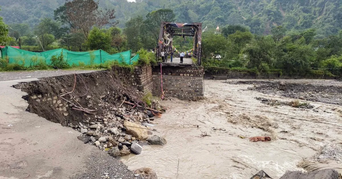 उत्तराखंड में बारिश का कहर: भूस्खलन से पांच लोग लापता, कई घर जमींदोज