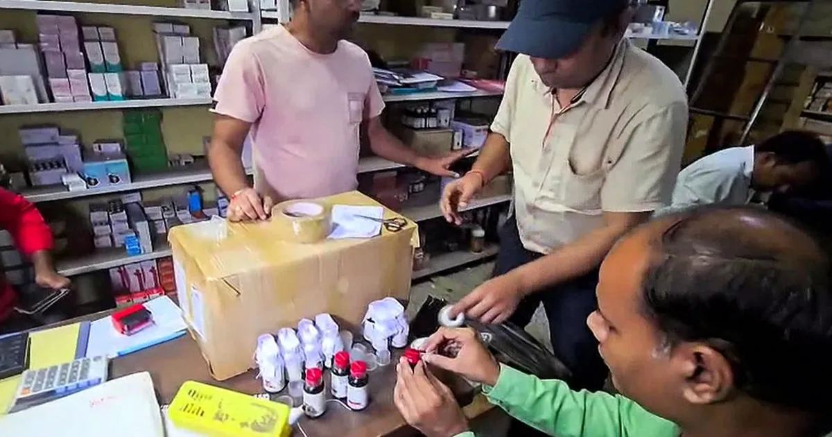खांसी की दवा में मिलावट के मामलों पर सख्ती: स्वास्थ्य मंत्रालय ने संशोधित शेड्यूल एम नियमों के पालन का निर्देश दिया