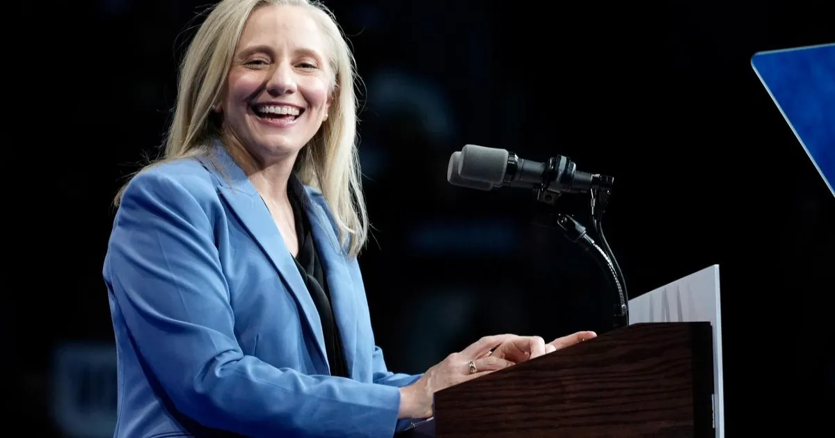 एबिगेल स्पैनबर्गर बनीं वर्जीनिया की पहली महिला गवर्नर, 2026 से पहले डेमोक्रेट्स को बड़ी बढ़त