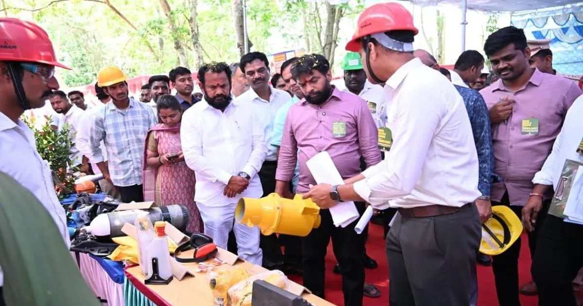 मंत्री वासमसेट्टी सुभाष ने उद्योगों से सुरक्षा मानकों का पालन करने की अपील की