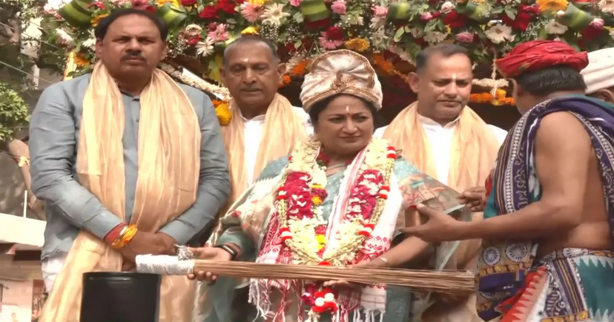 दिल्ली की मुख्यमंत्री रेखा गुप्ता रोहिणी सेक्टर-24 में भगवान जगन्नाथ रथ यात्रा में हुईं शामिल