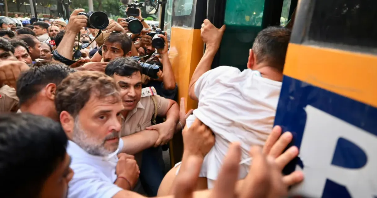 पीएम आवास प्रदर्शन के बाद राहुल गांधी का सरकार पर हमला, बोले- संघर्ष जारी रखेंगे