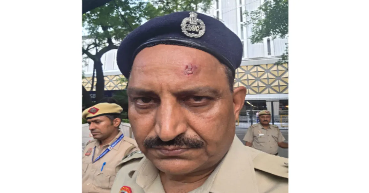 NEET पेपर लीक विरोध प्रदर्शन: जंतर-मंतर पर पत्थरबाजी में दिल्ली पुलिस के एसीपी घायल