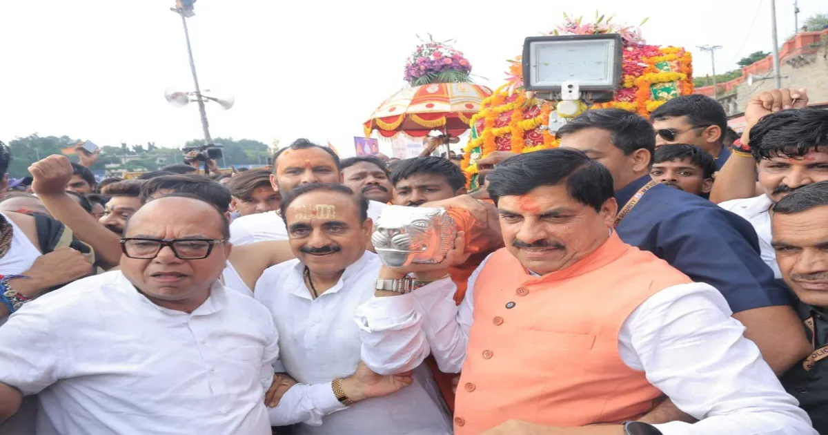 उज्जैन में बाबा महाकाल की सवारी में शामिल हुए सीएम मोहन यादव, प्रदेशवासियों की सुख-समृद्धि की कामना
