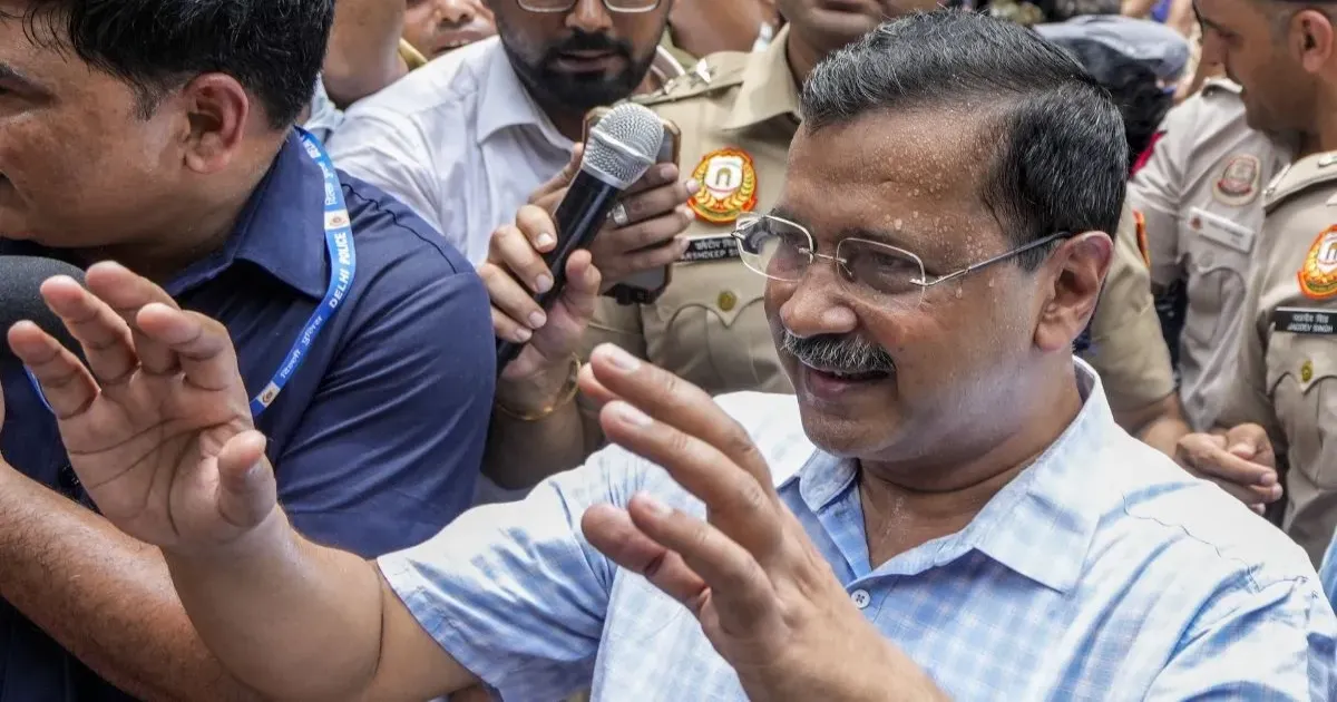 अरविंद केजरीवाल और परिवार को SIR नोटिस, आम आदमी पार्टी ने उठाए सवाल