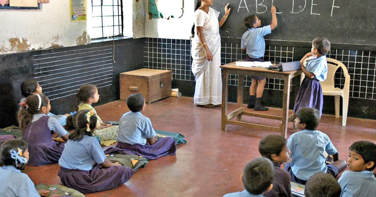 शिक्षा मंत्रालय की रिपोर्ट: 2024-25 में पहली बार देश में शिक्षकों की संख्या 1 करोड़ के पार