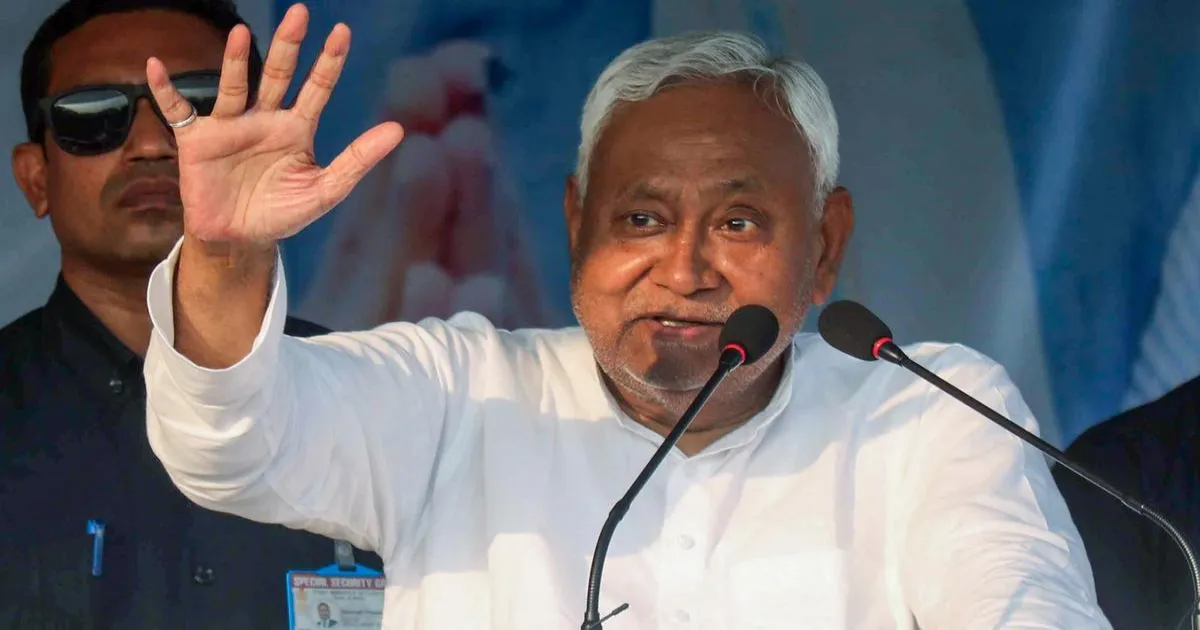 नीतीश कुमार ने तेजस्वी के जीविका वादों पर साधा निशाना