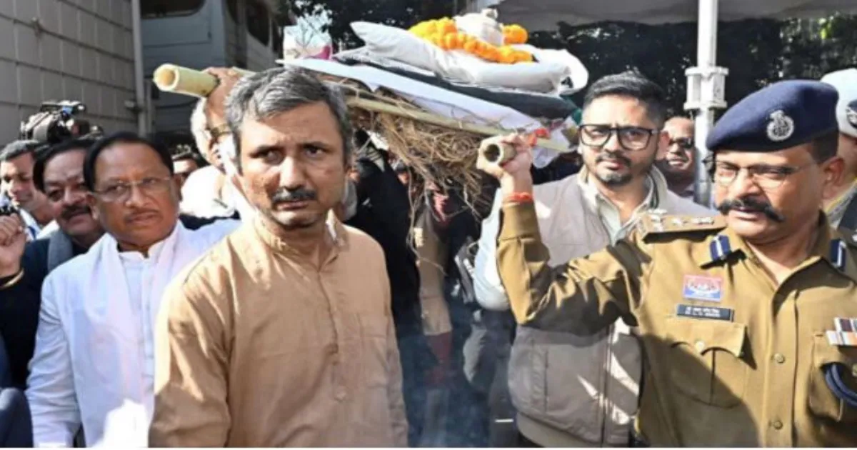 हिंदी साहित्य के महानायक विनोद कुमार शुक्ल को अंतिम विदाई, छत्तीसगढ़ के मुख्यमंत्री ने दिया कंधा