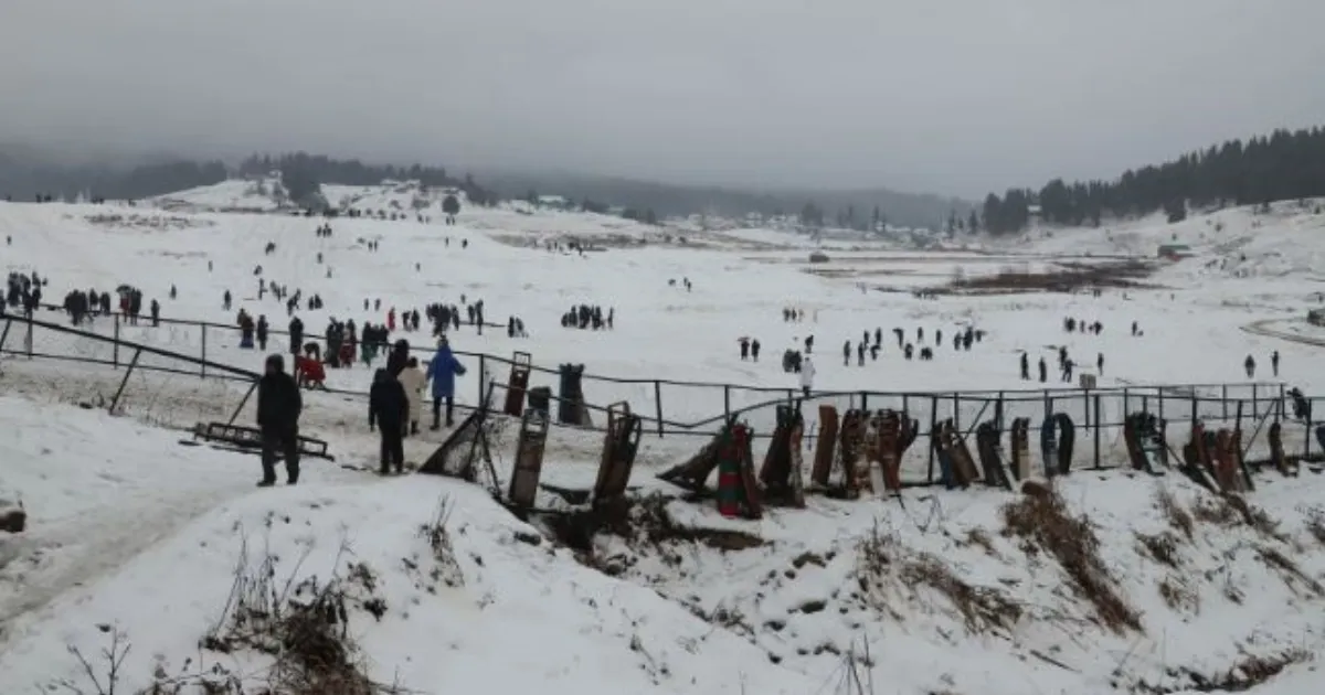 दक्षिण कश्मीर के प्रमुख पर्वतीय दर्रों में ट्रेकिंग पर दो महीने का प्रतिबंध, जानिए वजह