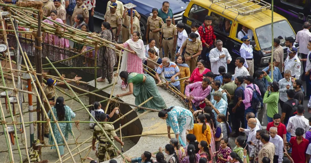 कबूतर भोजन विवाद: जैन साधु ने 13 अगस्त से आंदोलन की चेतावनी दी, जरूरत पड़ी तो हथियार उठाने की भी बात कही