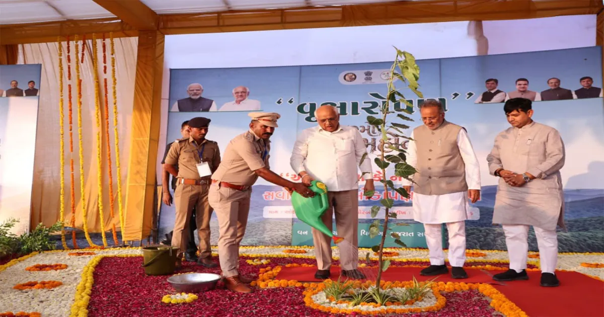 गुजरात के मुख्यमंत्री भूपेंद्र पटेल ने पोरबंदर में सर्वोदय वन का किया उद्घाटन
