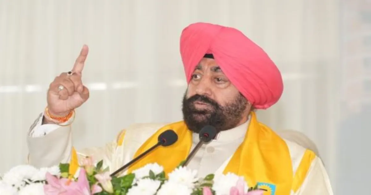 सेना के सजे-धजे दिग्गज, विपक्ष के निशाने पर: जानिए उत्तराखंड के उस राज्यपाल को जिन्होंने धर्मांतरण कानून संशोधन विधेयक लौटाया