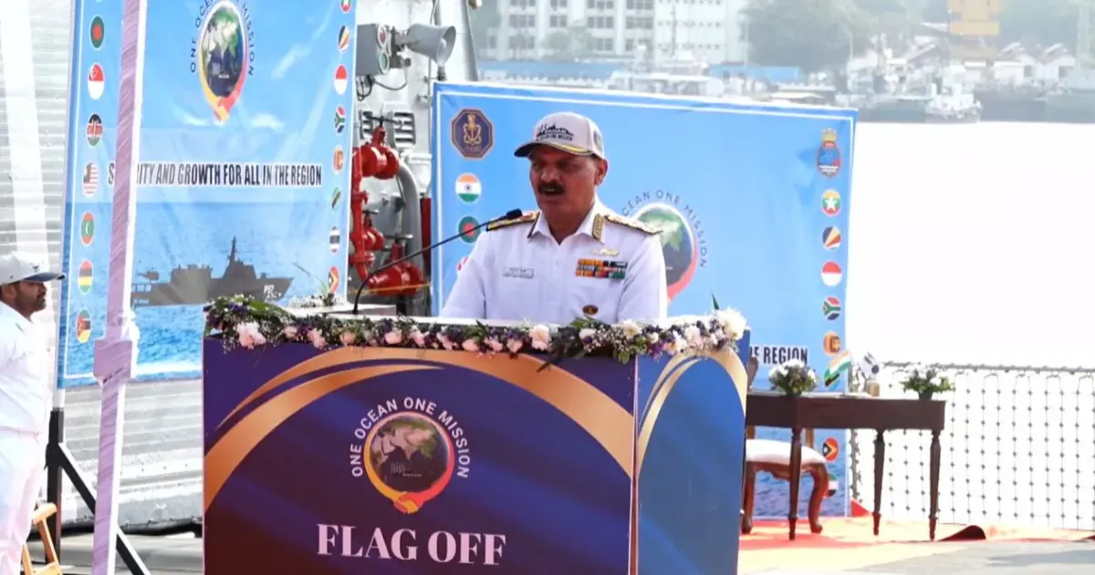 होर्मुज जलसंधि में रुकावटों से आर्थिक नुकसान और ऊर्जा अस्थिरता, भारतीय नौसेना प्रमुख का बयान