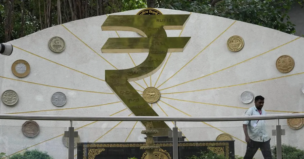 rupee-drops-10-paise-against-us-dollar