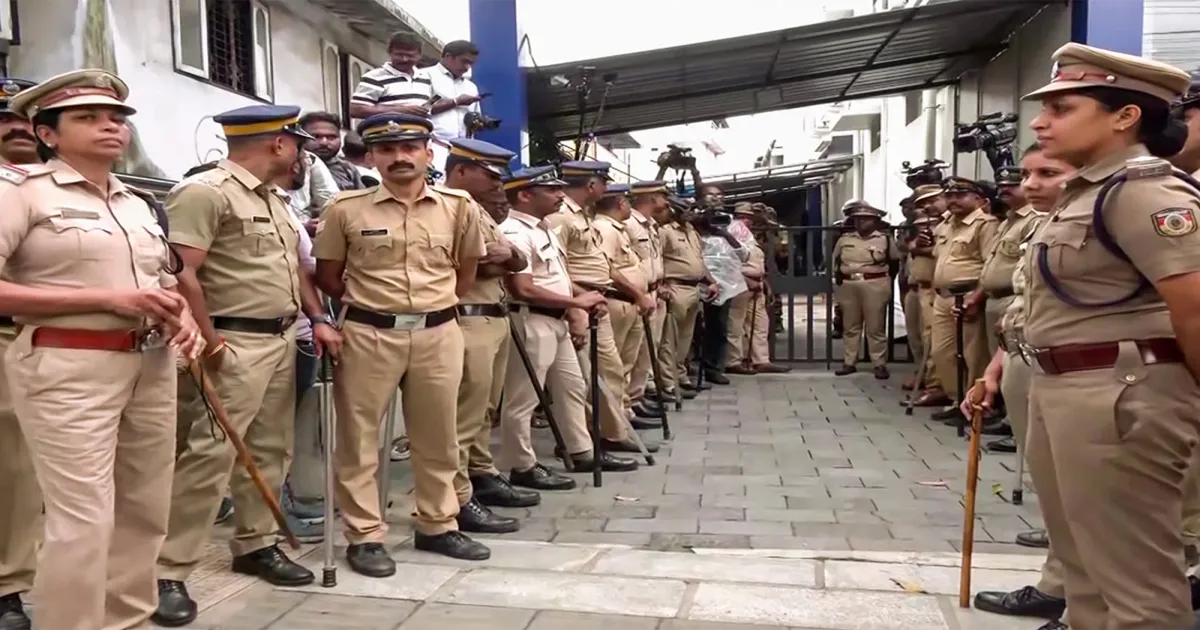 दिल्ली में बैठक से अनुपस्थित रहने के बाद शिवसेना (यूबीटी) के छह बागी सांसदों के आवासों पर सुरक्षा बढ़ाई गई
