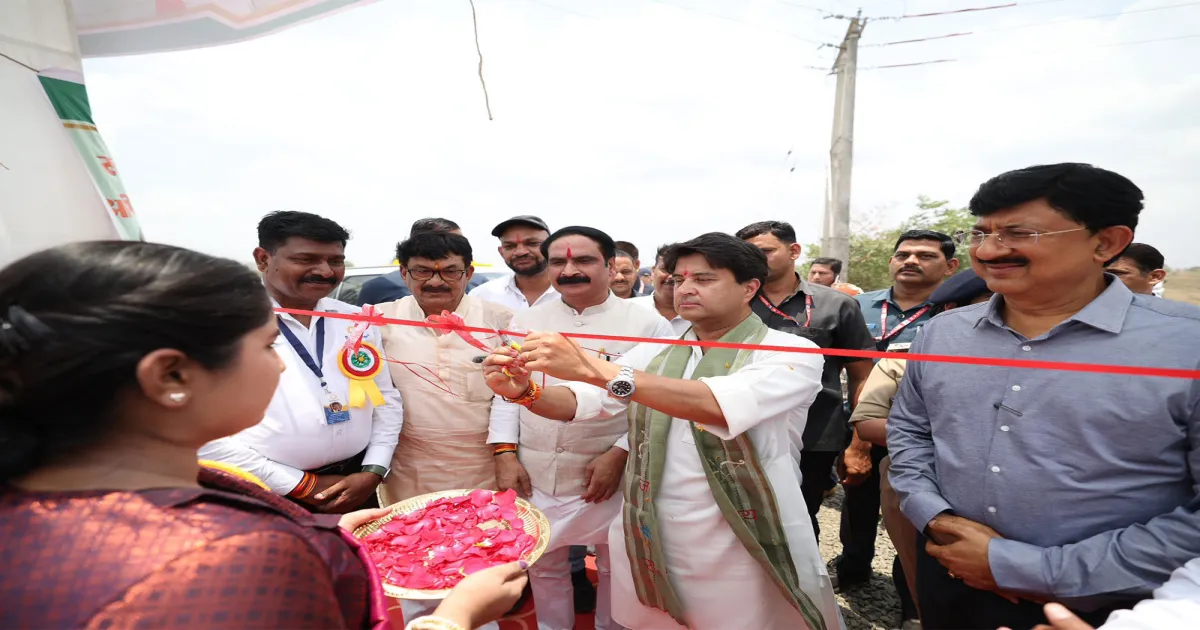 केंद्रीय मंत्री ज्योतिरादित्य सिंधिया ने गुना में 20 करोड़ का सोलर प्लांट और चेक डैम का उद्घाटन किया