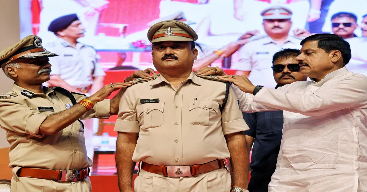 मुख्यमंत्री मोहन यादव ने पदोन्नत पुलिसकर्मियों का किया सम्मान, कहा- मध्य प्रदेश में 27 हजार से अधिक अधिकारियों-कर्मियों को मिली पदोन्नति