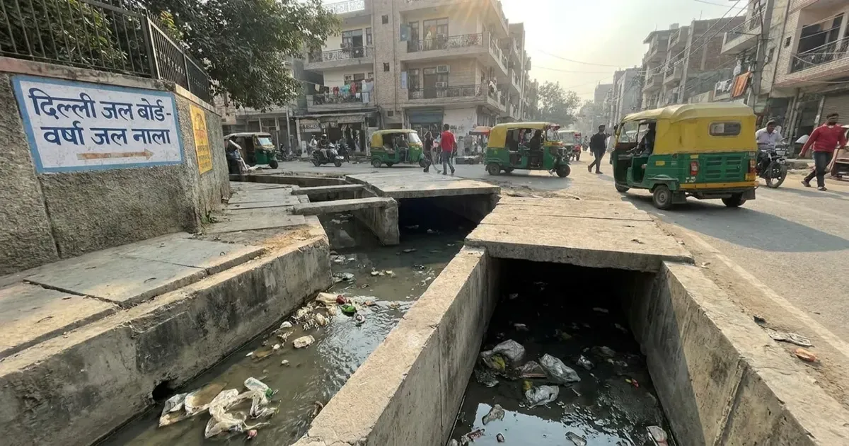 दिल्ली में पहली बार चिन्हित हुए 8 मुश्किल नाले, अतिक्रमण और कचरे के कारण सफाई बनी बड़ी चुनौती