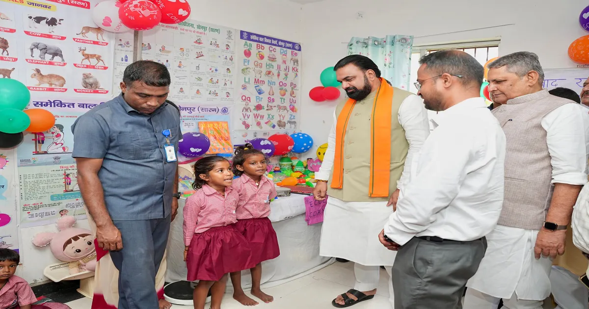 बिहार में बाढ़ राहत कार्यों का जायजा लेने पहुंचे सीएम सम्राट चौधरी, हाजीपुर और सोनपुर के राहत शिविरों का किया निरीक्षण