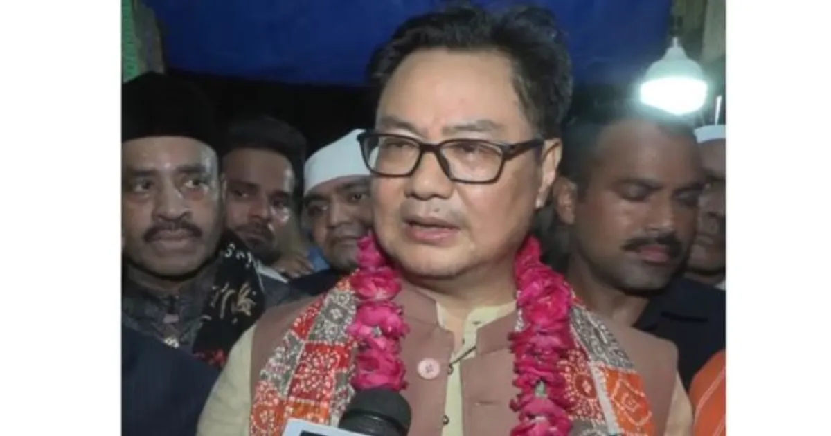 किरण रिजिजू ने निजामुद्दीन दरगाह पर पीएम मोदी की लंबी उम्र और अच्छे स्वास्थ्य की दुआ की