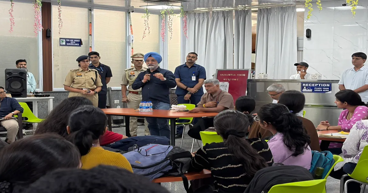 दिल्ली एलजी तरणजीत सिंह संधू ने एम्स छात्रों और रेजिडेंट डॉक्टरों से की बातचीत, सुरक्षा मुद्दों पर सुनी चिंताएं