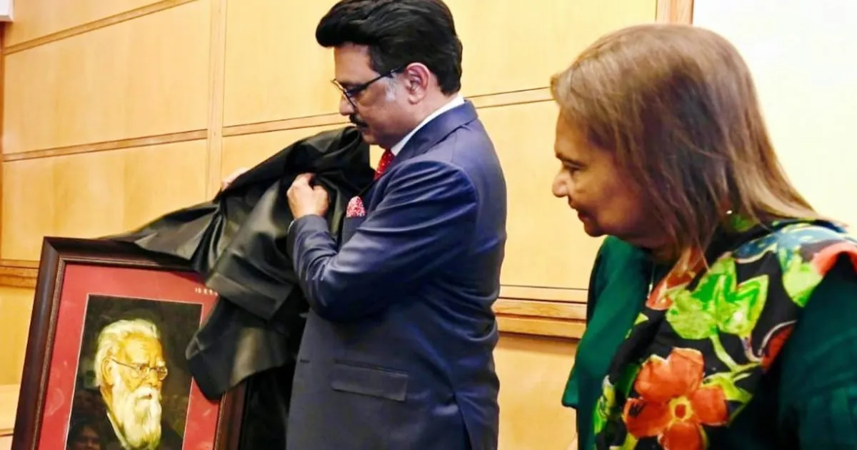 tn-cm-stalin-unveils-periyar-portrait-oxford