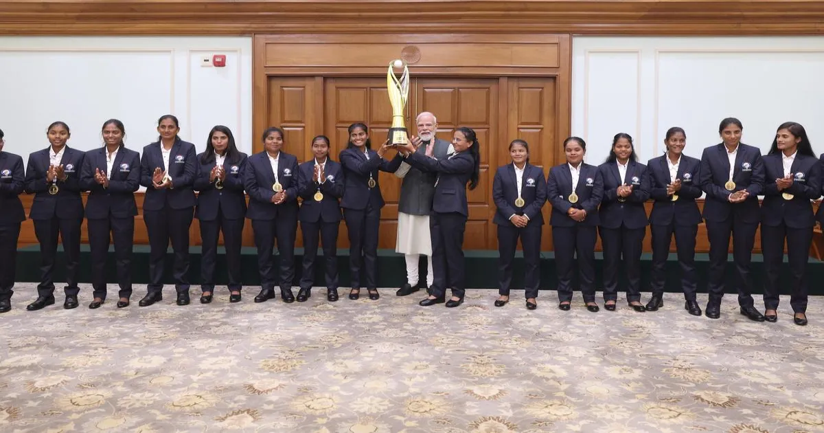 pm-modi-meets-indian-blind-womens-team-after-world-cup-win