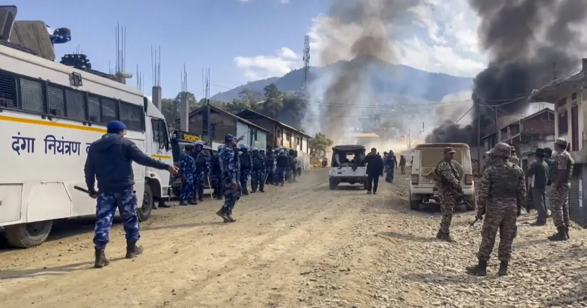 मणिपुर के उखरूल में हिंसा फिर भड़की, घर जलाए गए, ग्रामीण गांव छोड़कर भागे