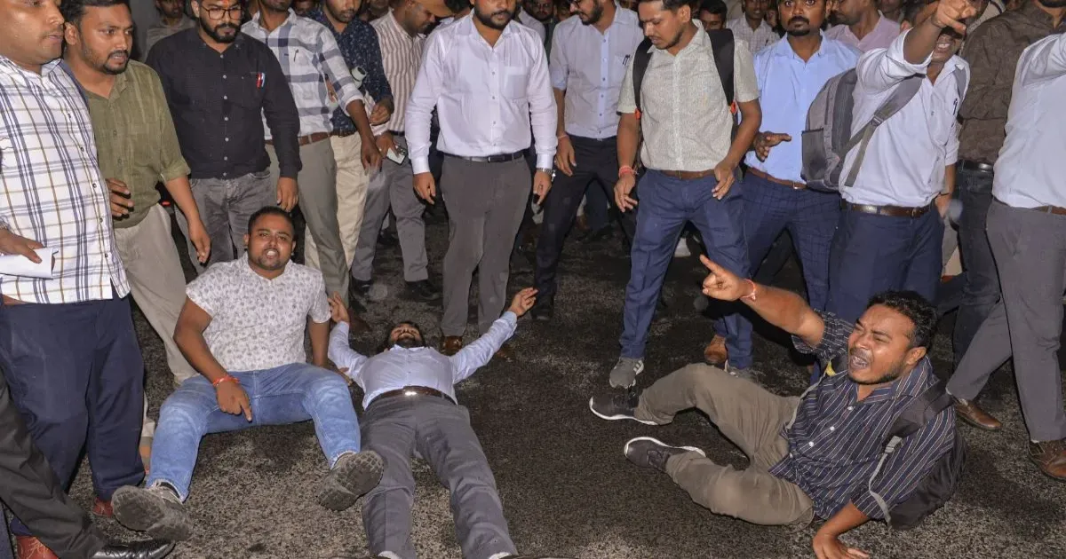 रांची में जेपीएससी-जेएसएससी प्रदर्शन पर पुलिस की कार्रवाई, 14 नामजद समेत 200 से अधिक पर एफआईआर