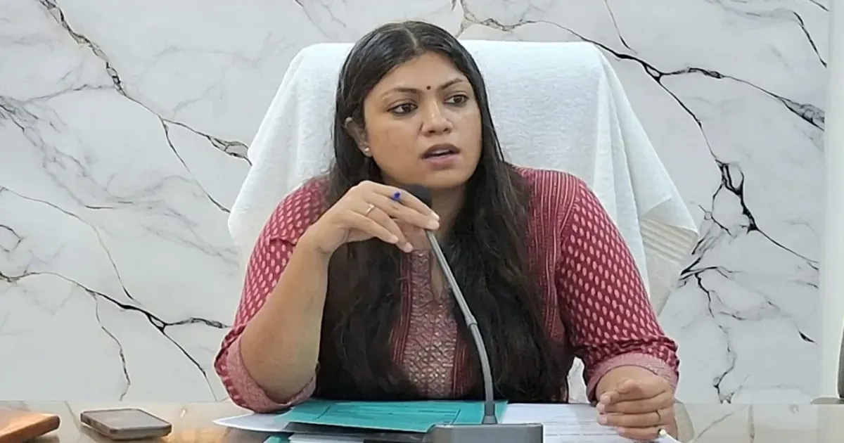 सुप्रीम कोर्ट से नोएडा डीएम मेधा रूपम को राहत, 5 लाख रुपये वेतन से वसूली पर रोक