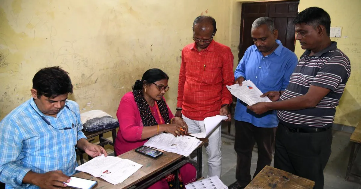 बिहार SIR : सर्वोच्च न्यायालय ने ECI से अंतिम मतदाता सूची में नाम जोड़ने और हटाने में पारदर्शिता रखने को कहा