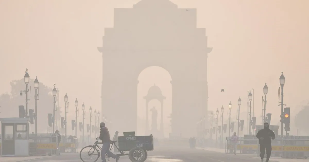 दिल्ली की हवा फिर बिगड़ी, AQI 332 के साथ बेहद खराब श्रेणी में पहुंची