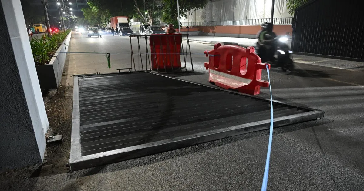 नवीनीकृत कलूर स्टेडियम का मुख्य गेट गिरा, बड़ा हादसा टला