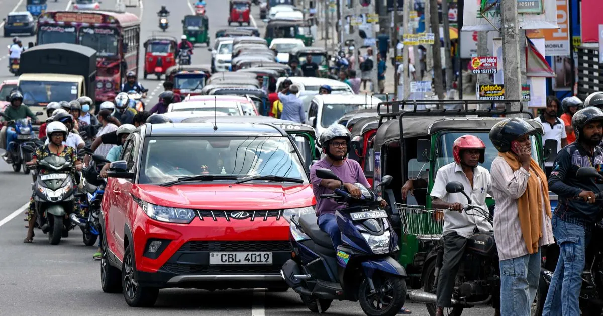 श्रीलंका में ईंधन बिक्री के लिए क्यूआर कोड आधारित राशन प्रणाली लागू