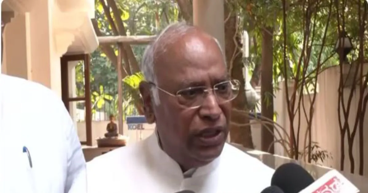 उन्होंने 30 महीने तक इसे ठंडे बस्ते में क्यों रखा?: प्रधानमंत्री नरेंद्र मोदी पर महिला आरक्षण लागू करने में देरी को लेकर खड़गे का सवाल