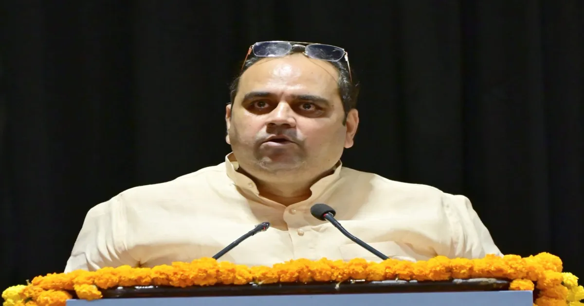 दिल्ली में गर्मी के बीच DTC ने शुरू की जलदूत पहल, यात्रियों को मुफ्त पेयजल की सुविधा