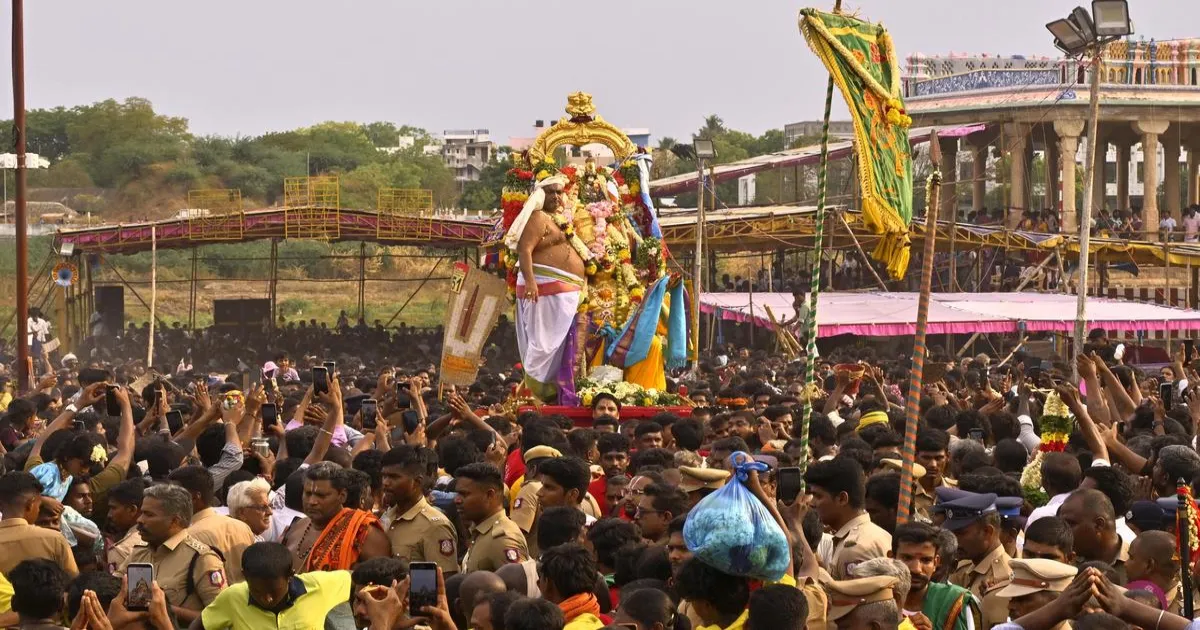 कल्लझगर भगवान का दिव्य प्रसंग: मंदूगा महर्षि को श्राप से मुक्ति का साक्षी बना थेनूर मंडपम