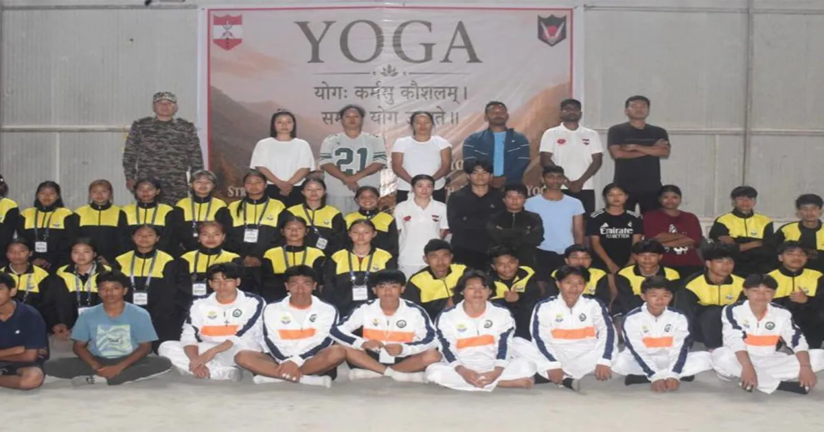 अरुणाचल प्रदेश के आलो में अंतरराष्ट्रीय योग दिवस से पहले भारतीय सेना ने किया योग सत्र