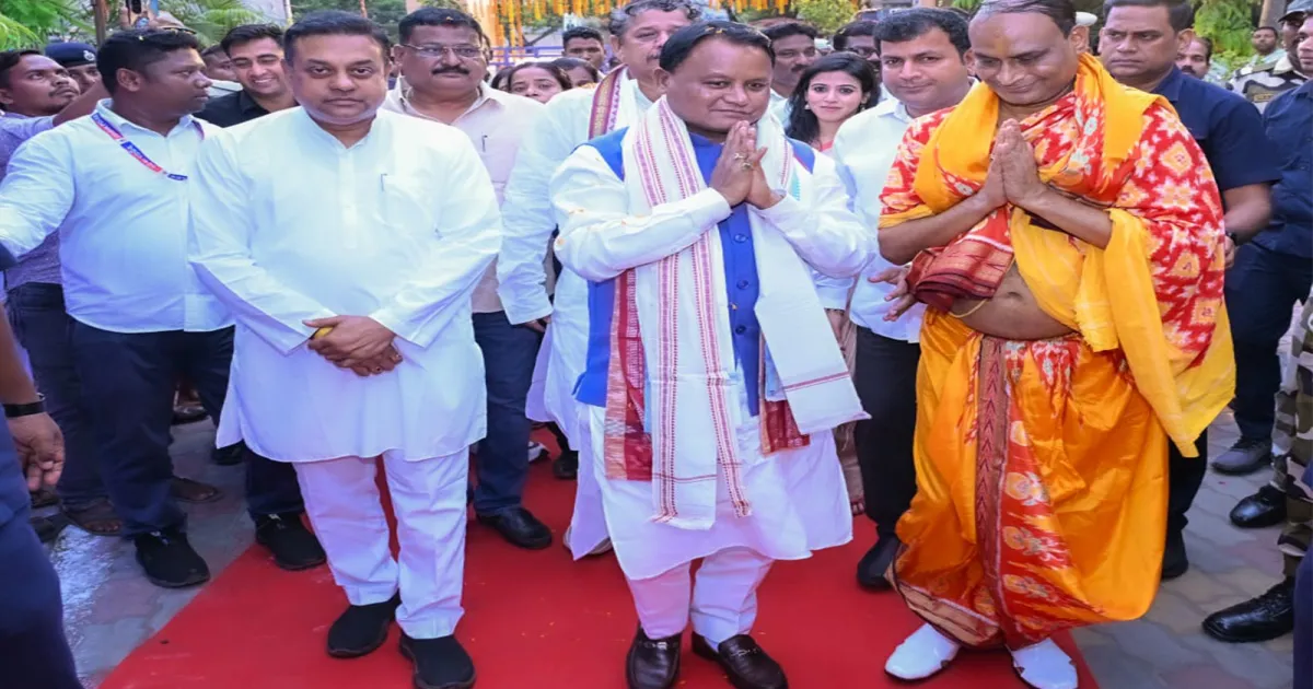 पश्चिम बंगाल के दीघा मंदिर से धाम शब्द हटाने के बाद पुरी में ओडिशा मुख्यमंत्री मोहन चरण माझी का भव्य स्वागत