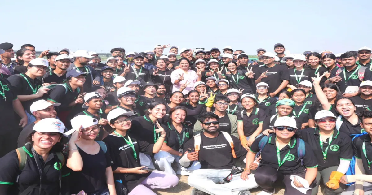 दिल्ली की सीएम रेखा गुप्ता ने यमुना घाट पर स्वच्छता अभियान में हिस्सा लिया, जनता से सहयोग की अपील